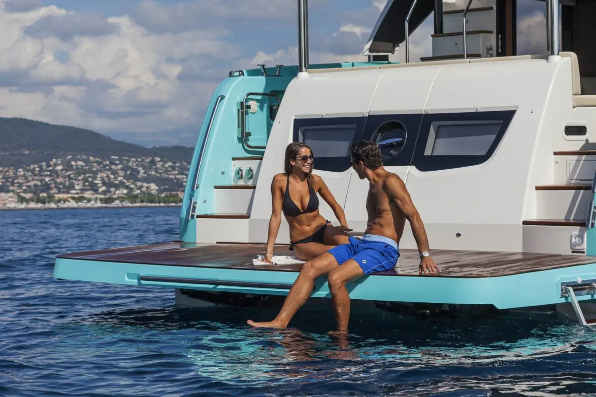 Navetta 58, salon — Luxury Yachts St. Tropez, Saint-Tropez. Un trawler discret pour explorer le golfe en douceur