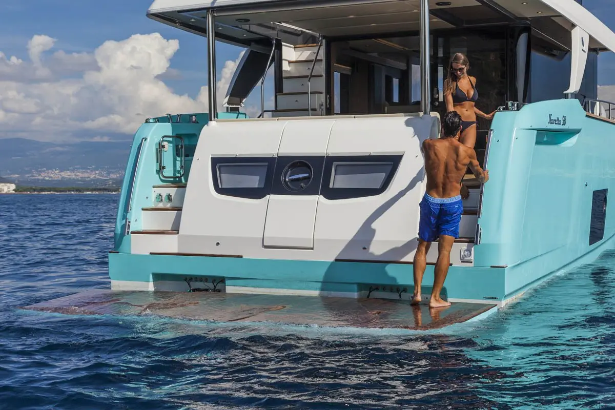 Navetta 58, cabine principale — Luxury Yachts St. Tropez, Saint-Tropez. Un trawler discret pour explorer le golfe en douceur