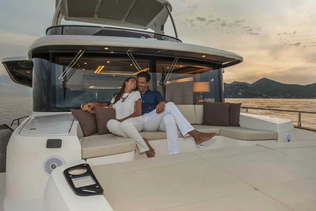 Navetta 58, flybridge — Luxury Yachts St. Tropez, Saint-Tropez. Un trawler discret pour explorer le golfe en douceur