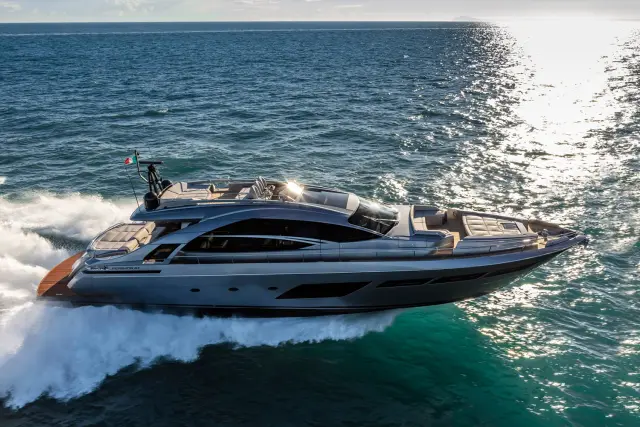 Pershing 8X — Luxury Yachts St. Tropez, Saint-Tropez