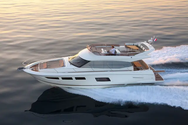 Prestige 550 FLY — Luxury Yachts St. Tropez, Saint-Tropez