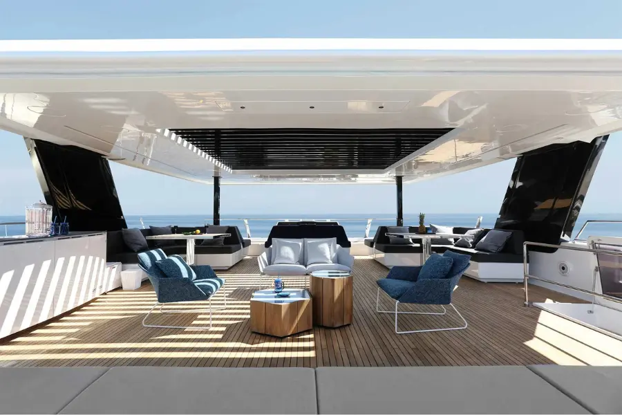 Sunreef 80, pont principal — Luxury Yachts St. Tropez, Saint-Tropez. Un catamaran stable pour des mouillages tranquilles près de Saint-Tropez